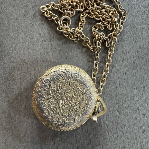 Vintage Windup Watch Pendant - Picture 3 of 3